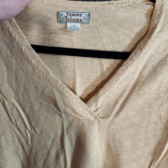 ☀️ Tommy Bahama Women's Medium Light Yellow V-Neck Long Sleeve Top - Picture 4 of 4